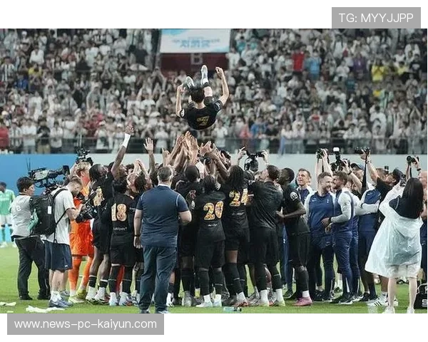 热刺边路连续施压，孙兴慜回传队友补射得分